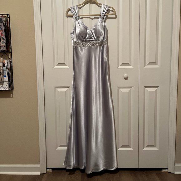 🔥SALE🔥 David's Bridal Satin Silver V-neck Waist Beaded Dress Gown size 2 - Picture 5 of 13